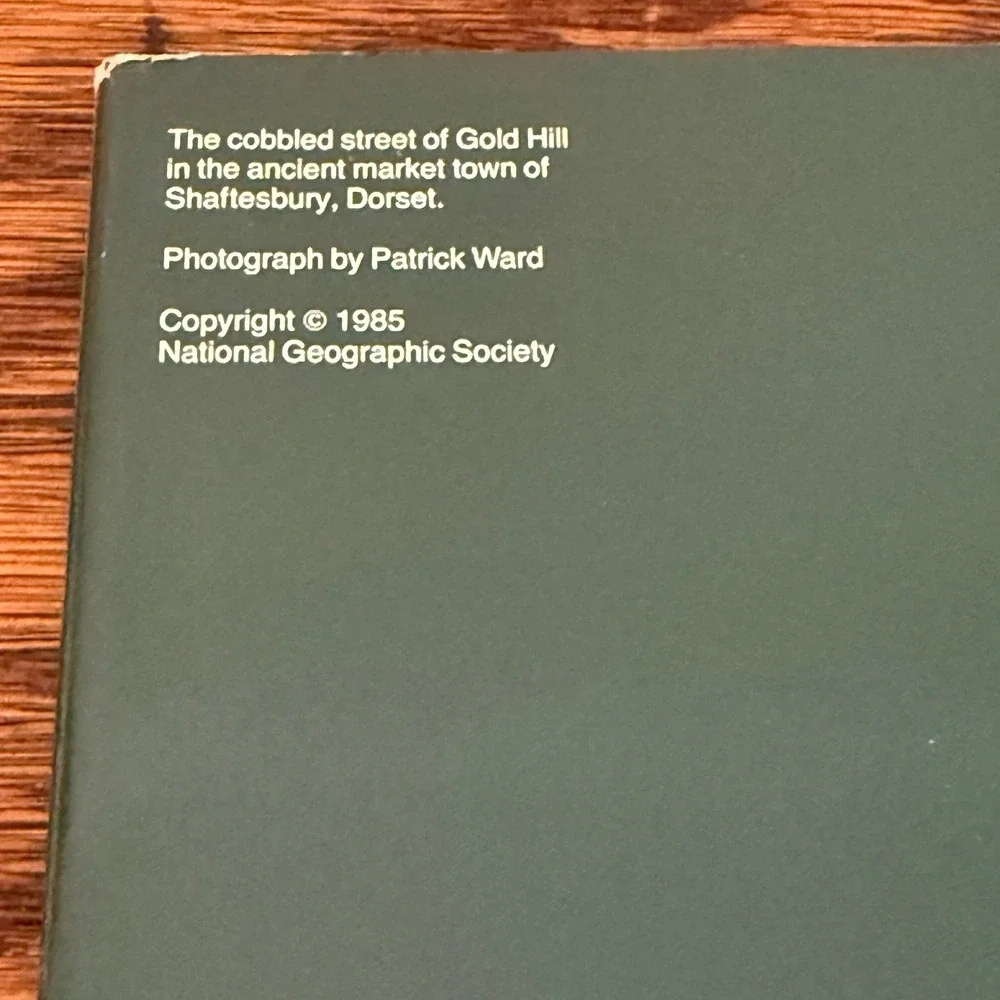 National Geographic Society good preowned